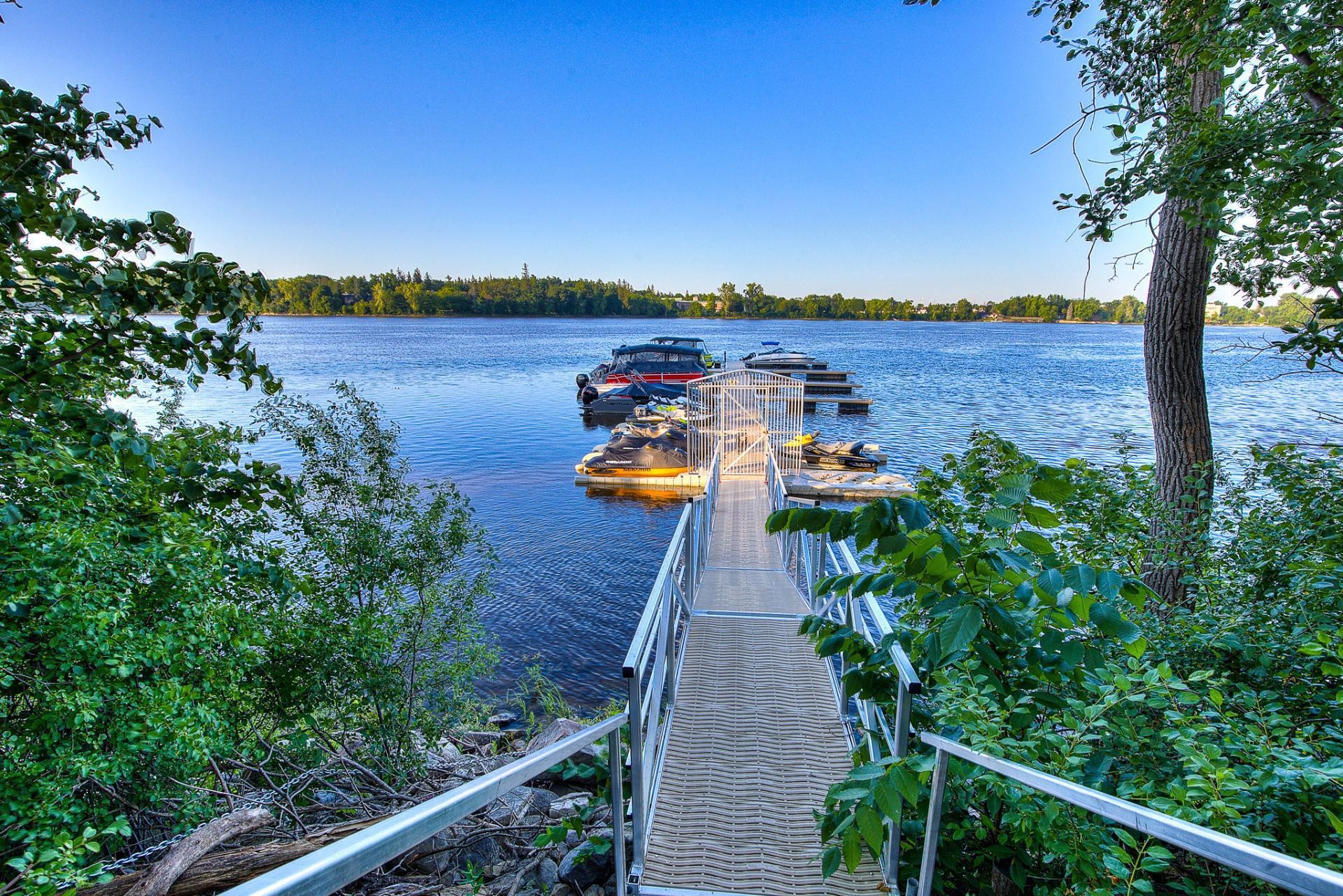 









255


Rue Étienne-Lavoie

, 2004,
Laval (Sainte-Dorothée),




QC
H7X0E5

