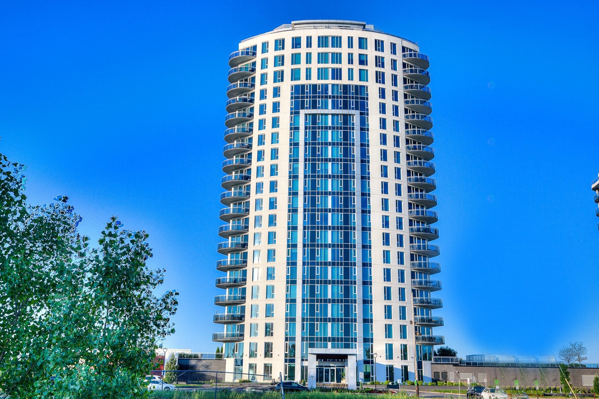 









255


Rue Étienne-Lavoie

, 2004,
Laval (Sainte-Dorothée),




QC
H7X0E5

