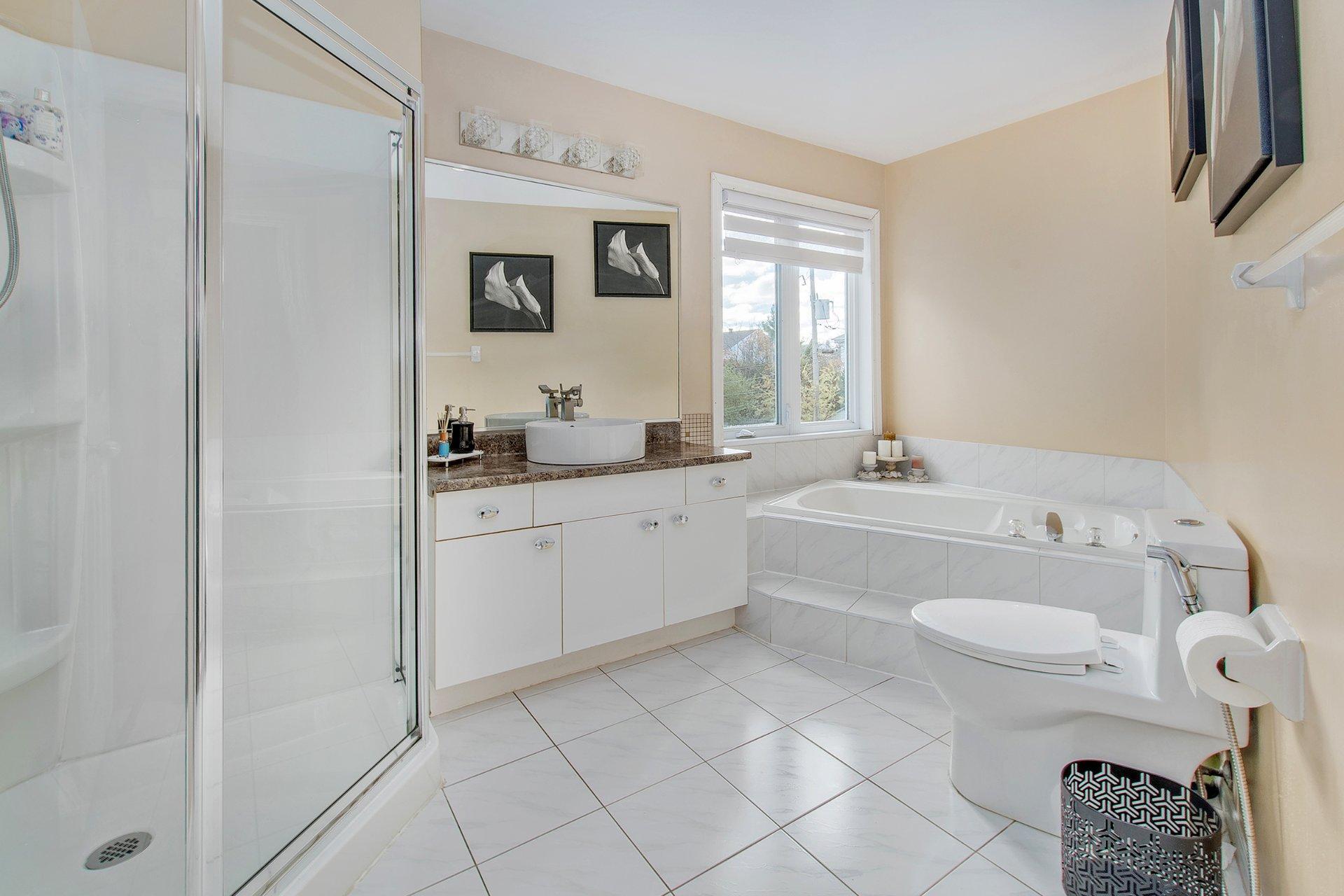 









4083


Rue Olivier

,
Laval (Fabreville),




QC
H7R5X3

