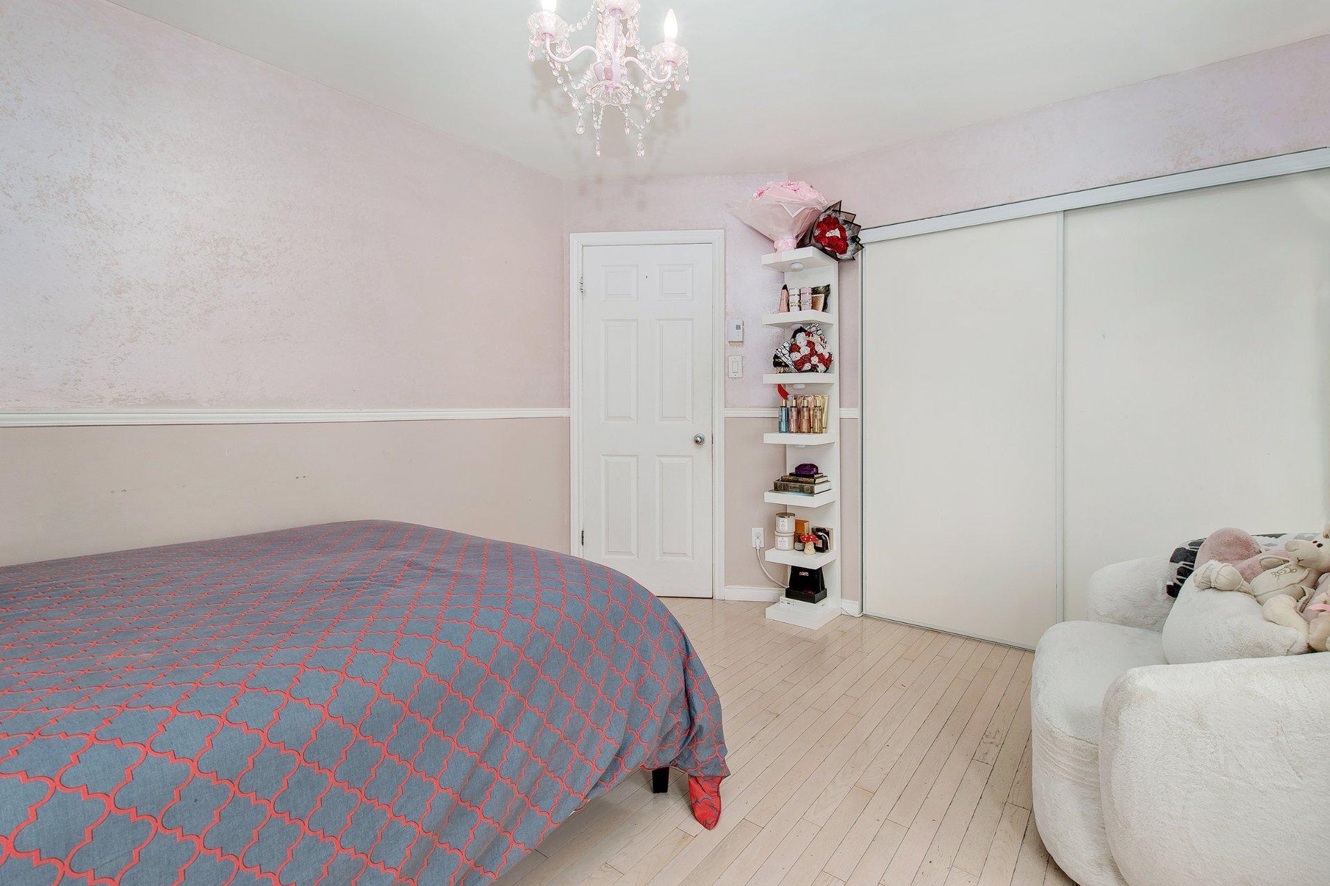 









4083


Rue Olivier

,
Laval (Fabreville),




QC
H7R5X3

