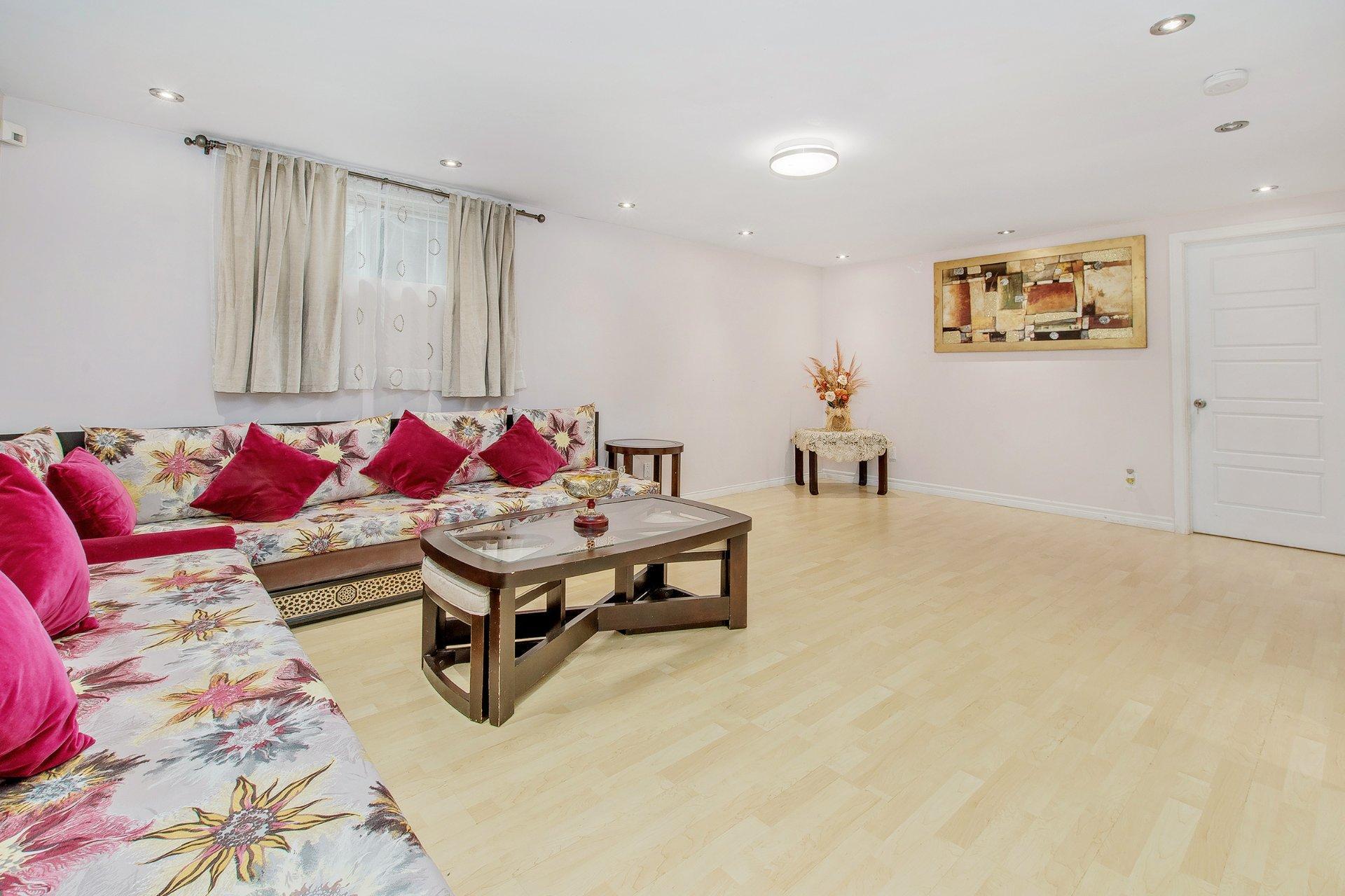 









4083


Rue Olivier

,
Laval (Fabreville),




QC
H7R5X3

