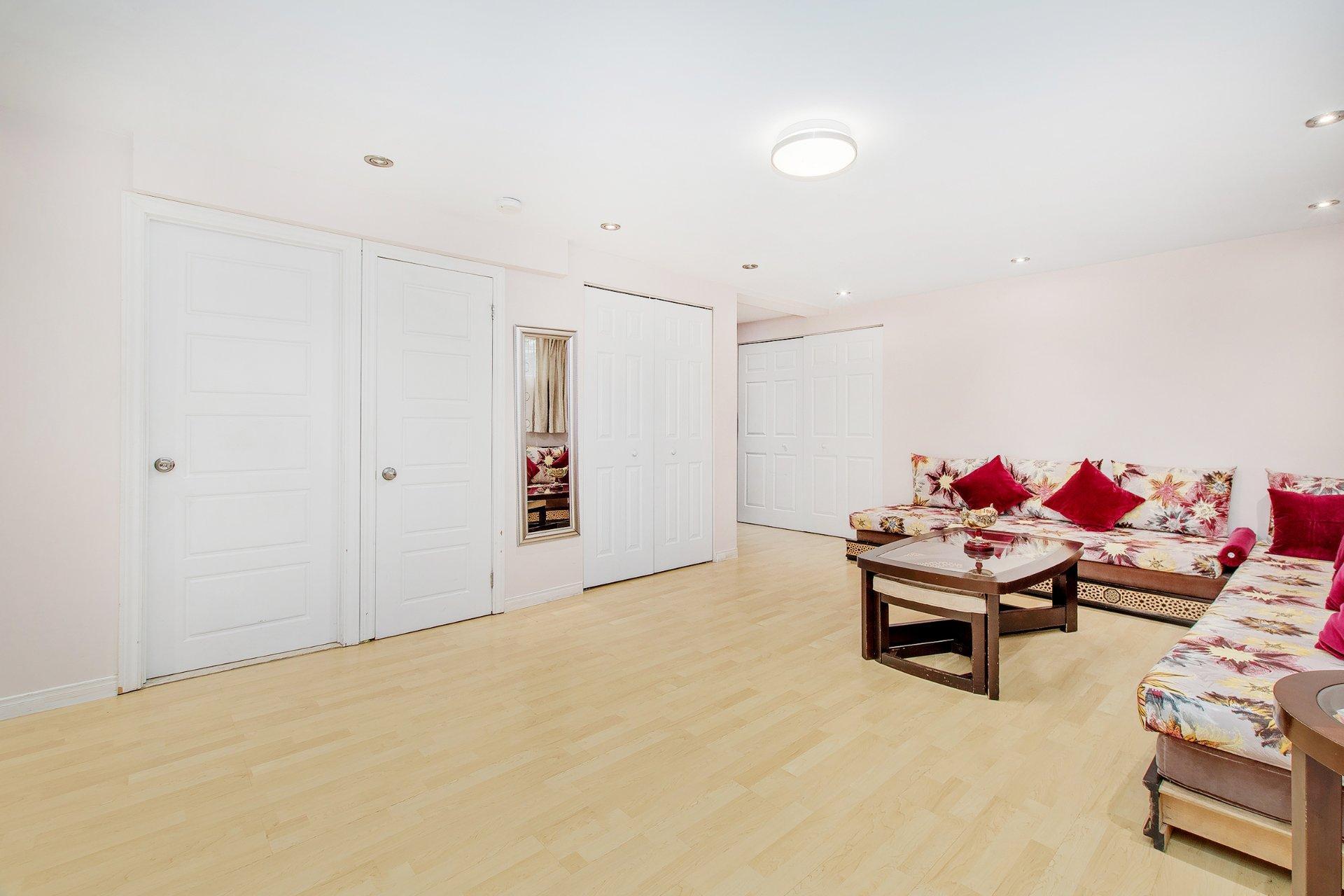 









4083


Rue Olivier

,
Laval (Fabreville),




QC
H7R5X3

