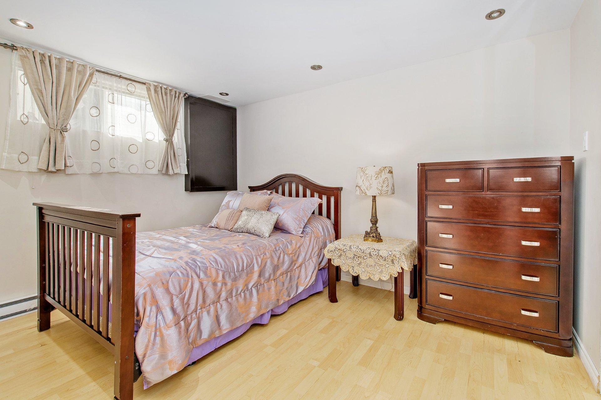 









4083


Rue Olivier

,
Laval (Fabreville),




QC
H7R5X3

