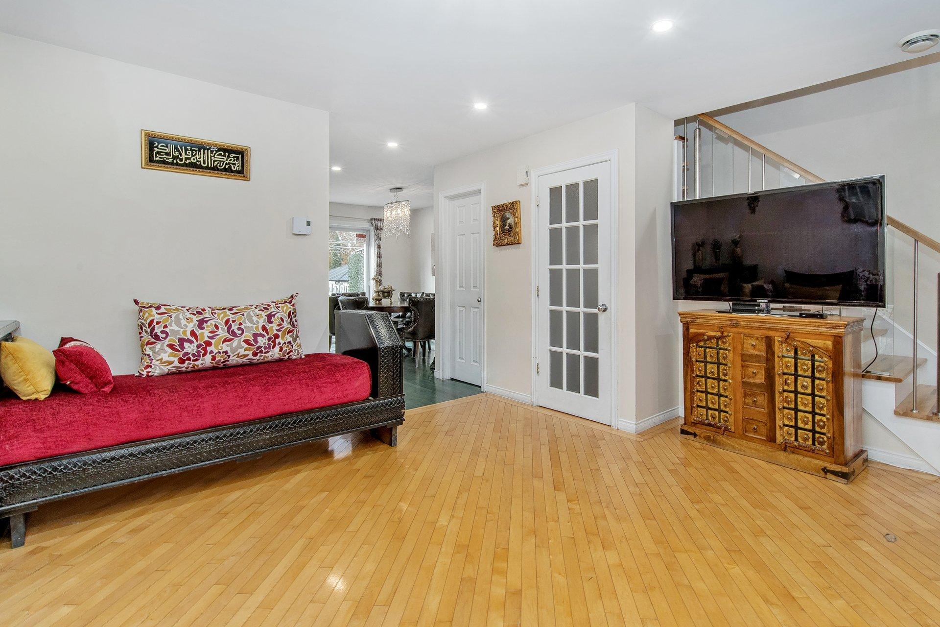 









4083


Rue Olivier

,
Laval (Fabreville),




QC
H7R5X3

