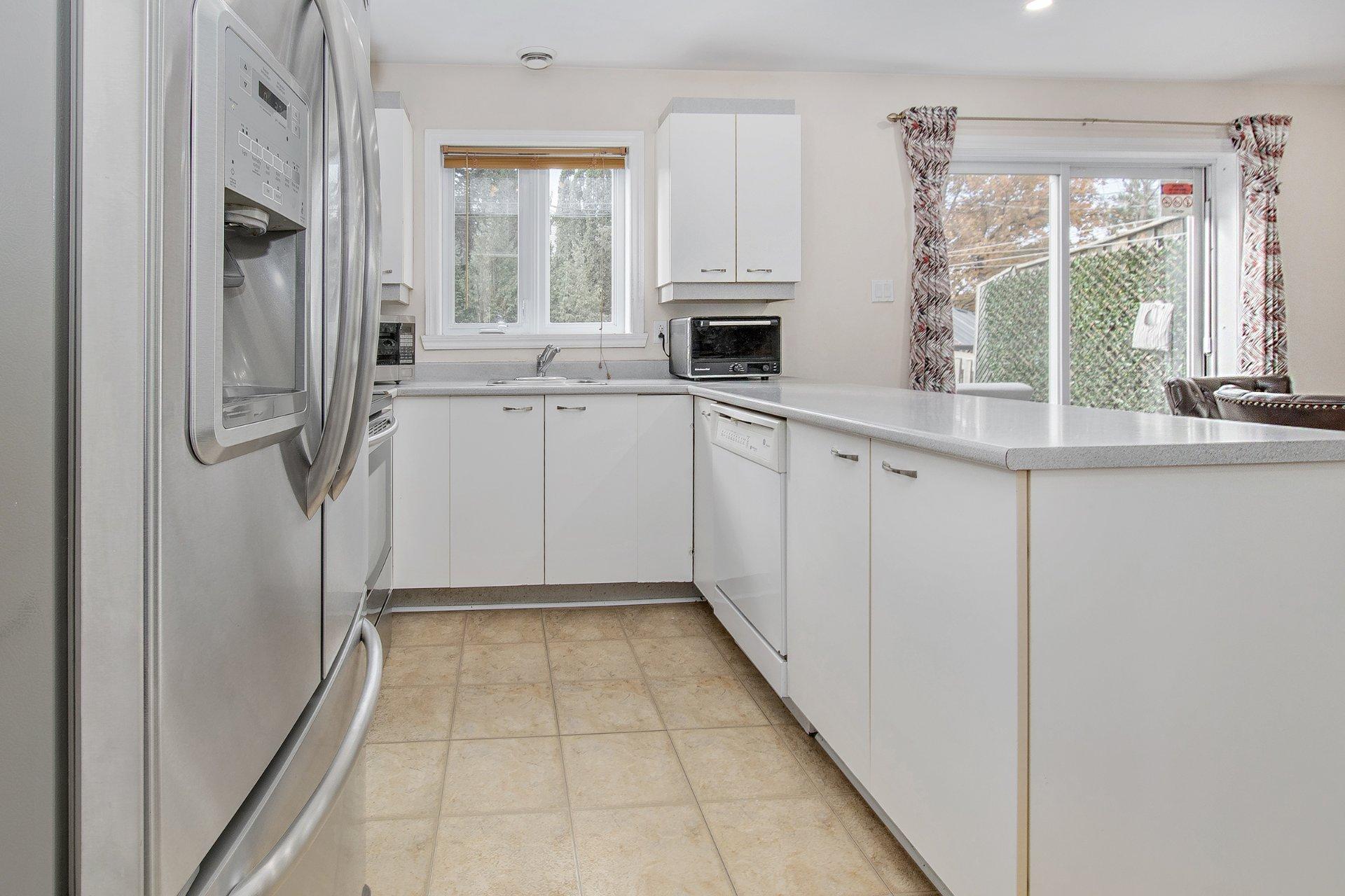 









4083


Rue Olivier

,
Laval (Fabreville),




QC
H7R5X3

