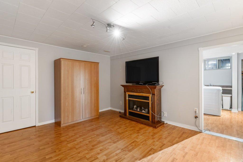 









723


Rue Gibson

,
Shawville,




QC
J0X2Y0

