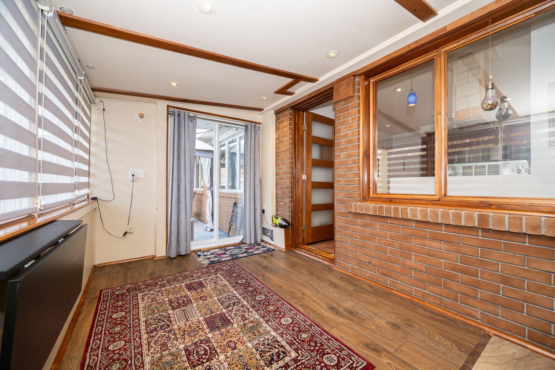 









4517


8e Rue

,
Laval (Chomedey),




QC
H7W2A3

