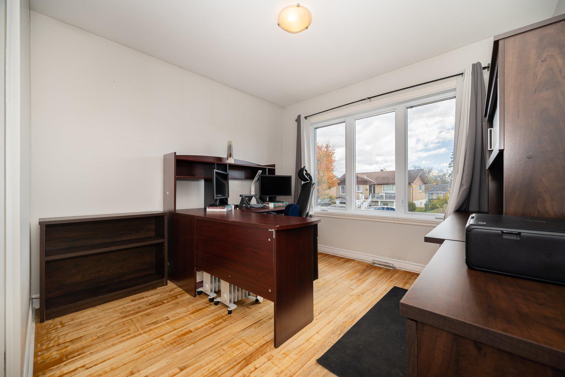 









4517


8e Rue

,
Laval (Chomedey),




QC
H7W2A3

