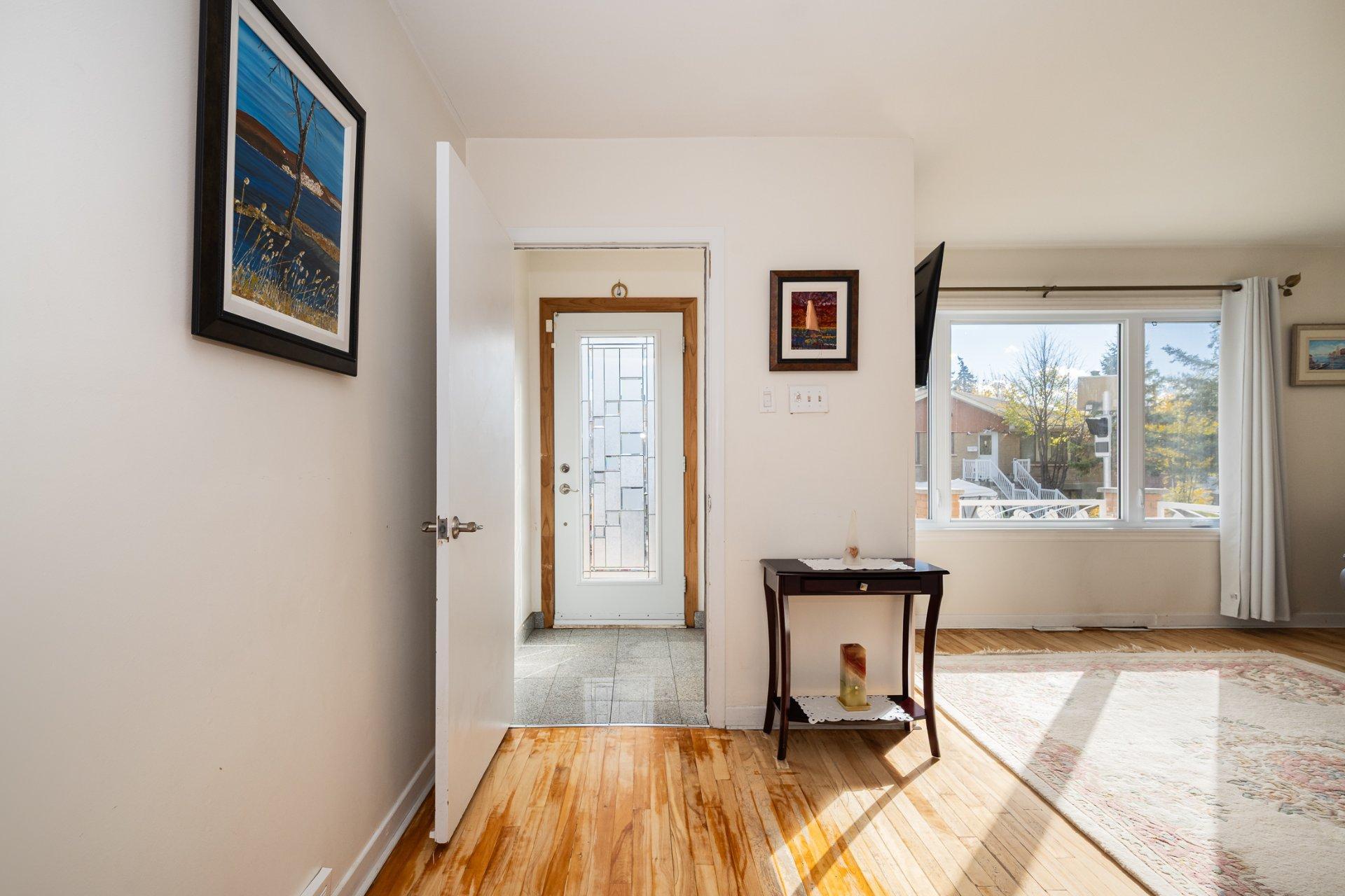 









4517


8e Rue

,
Laval (Chomedey),




QC
H7W2A3

