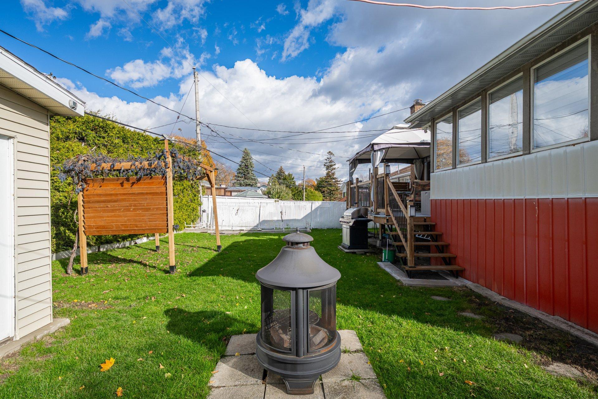 









4517


8e Rue

,
Laval (Chomedey),




QC
H7W2A3

