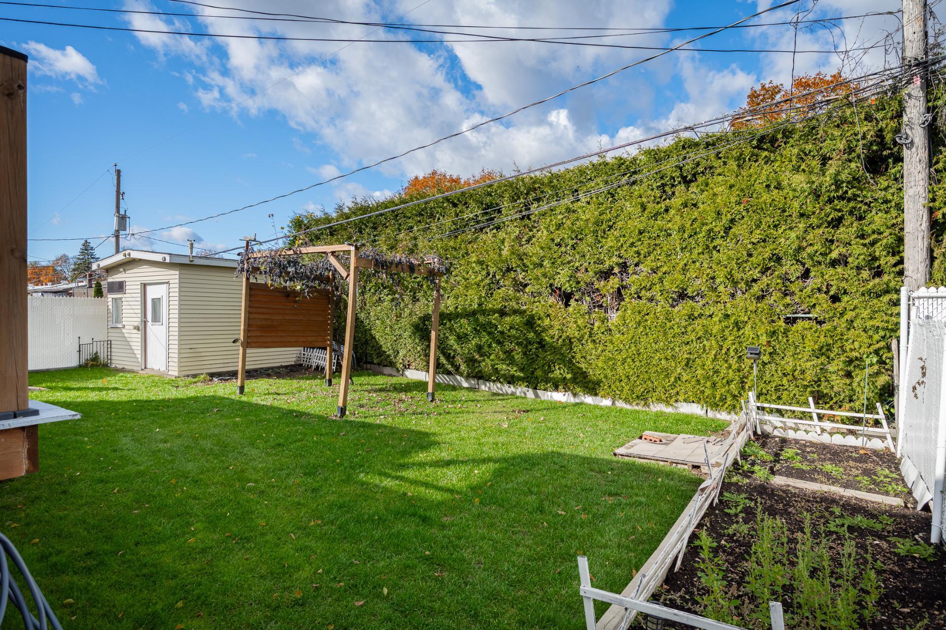 









4517


8e Rue

,
Laval (Chomedey),




QC
H7W2A3

