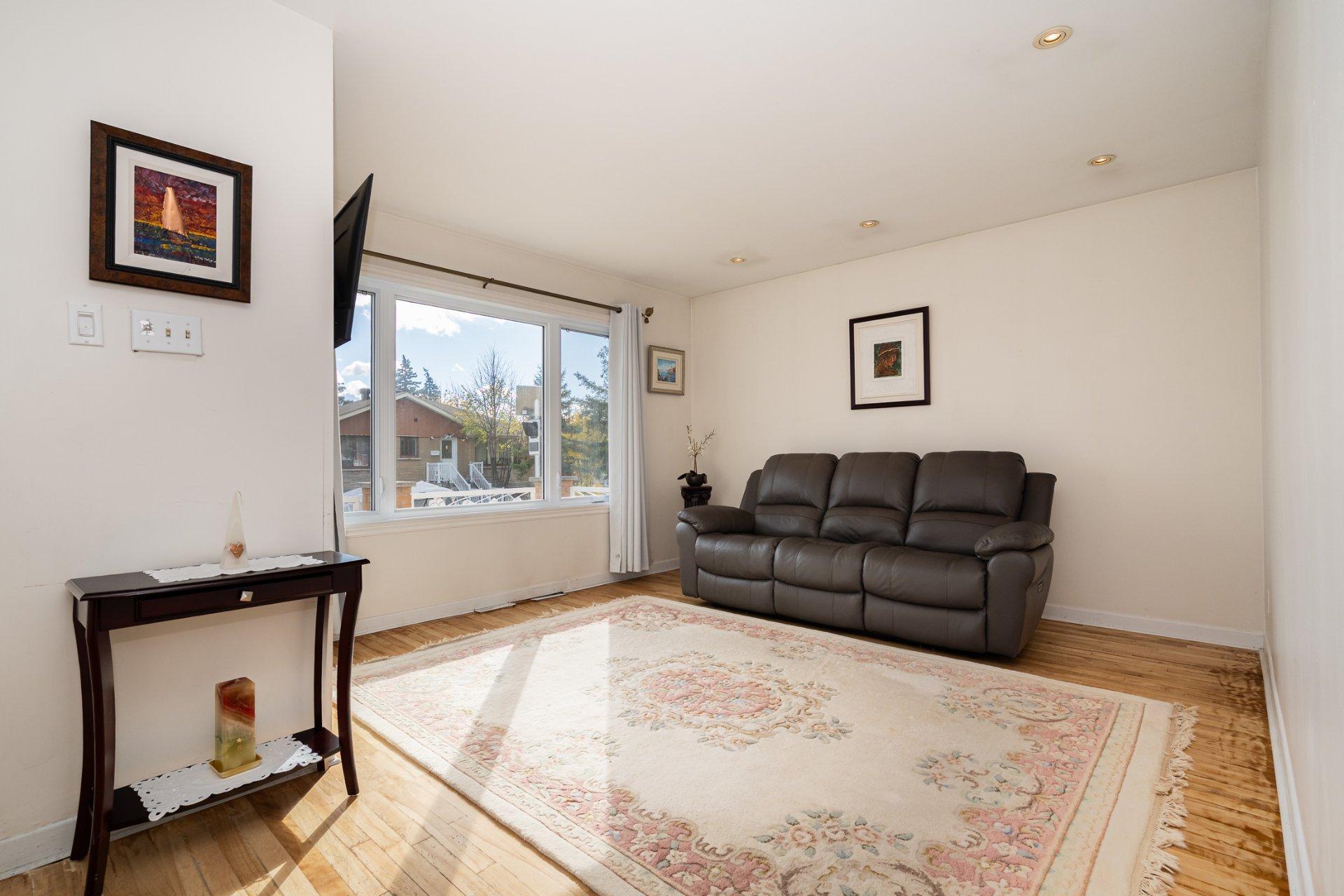 









4517


8e Rue

,
Laval (Chomedey),




QC
H7W2A3

