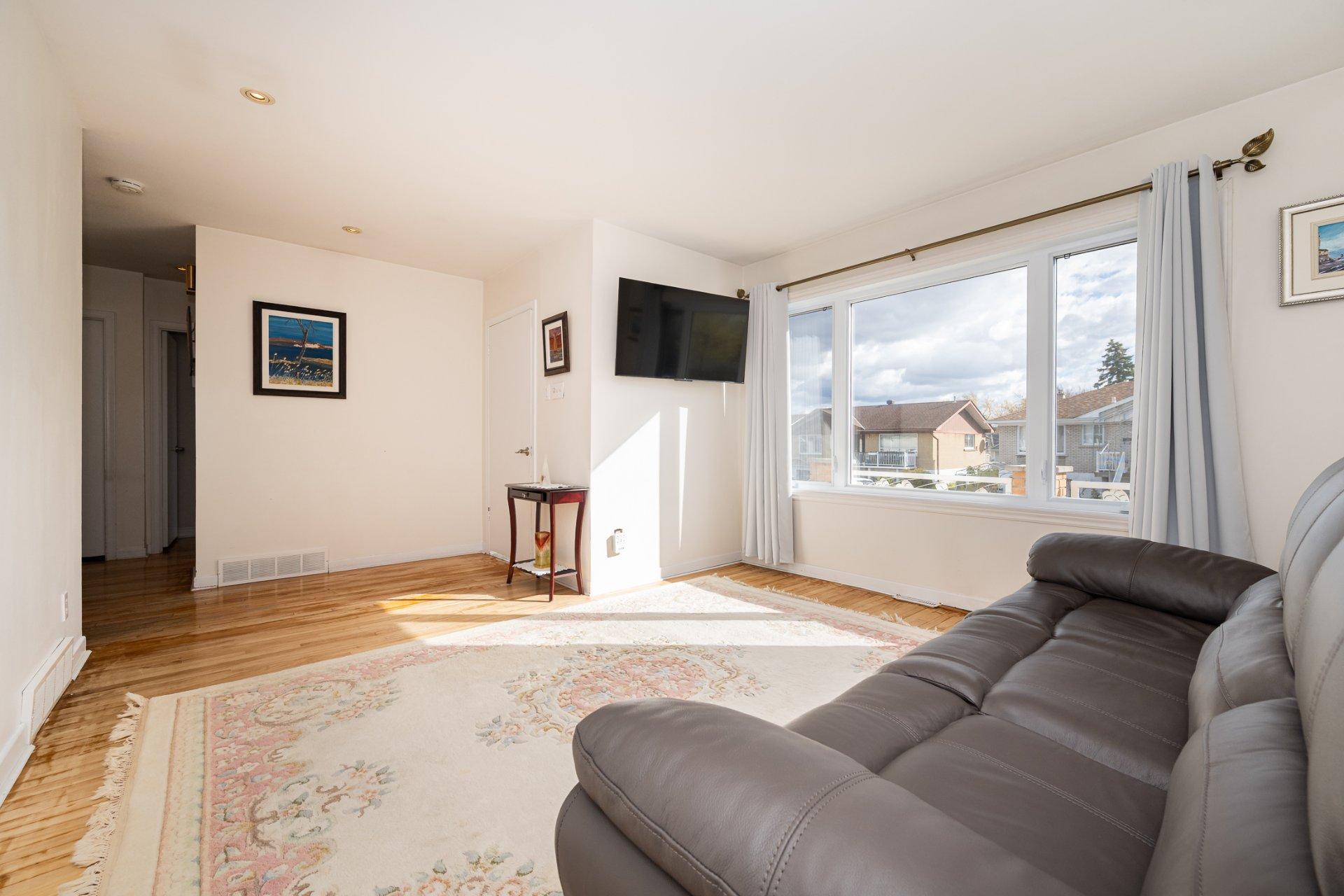 









4517


8e Rue

,
Laval (Chomedey),




QC
H7W2A3

