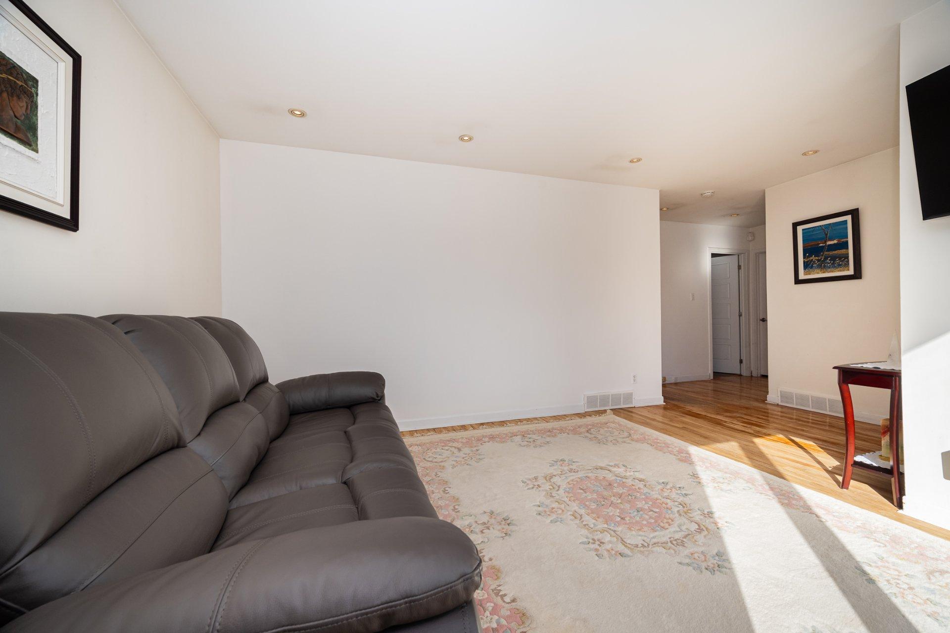 









4517


8e Rue

,
Laval (Chomedey),




QC
H7W2A3

