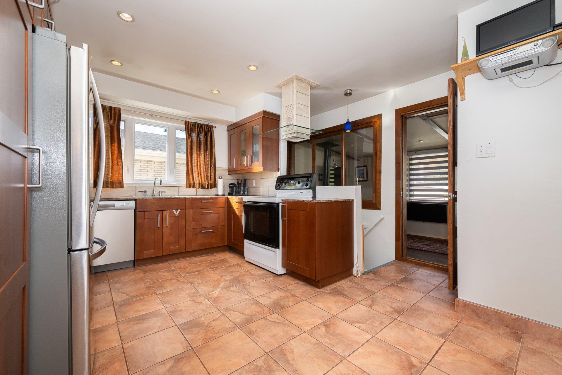 









4517


8e Rue

,
Laval (Chomedey),




QC
H7W2A3

