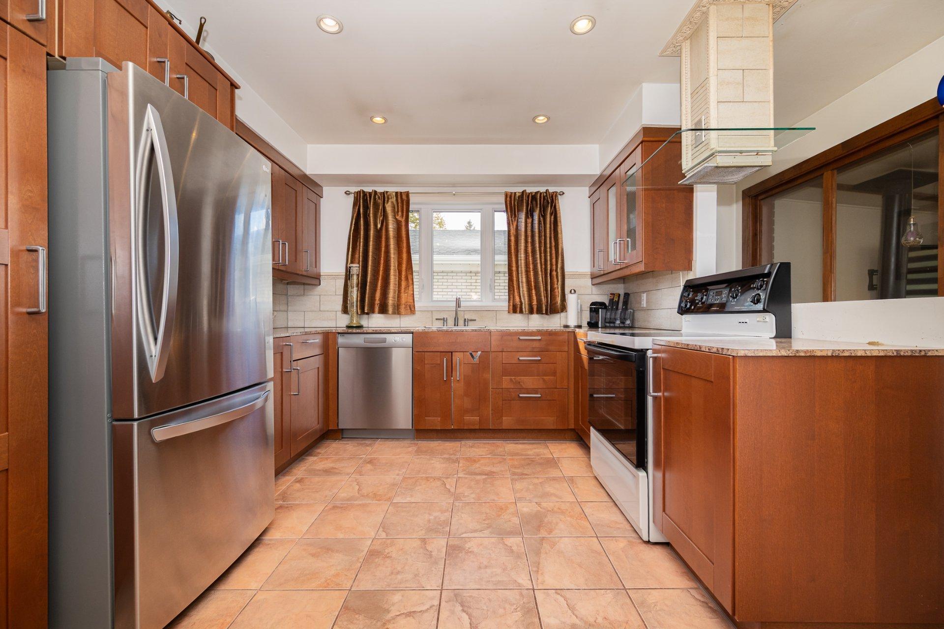 









4517


8e Rue

,
Laval (Chomedey),




QC
H7W2A3

