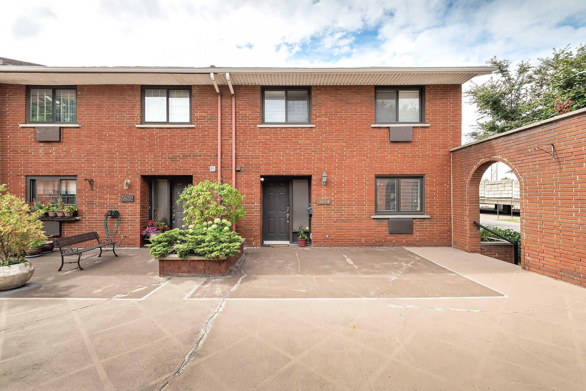 









3834


Ch. de la Côte-de-Liesse

,
Mont-Royal,




QC
H4N2P5

