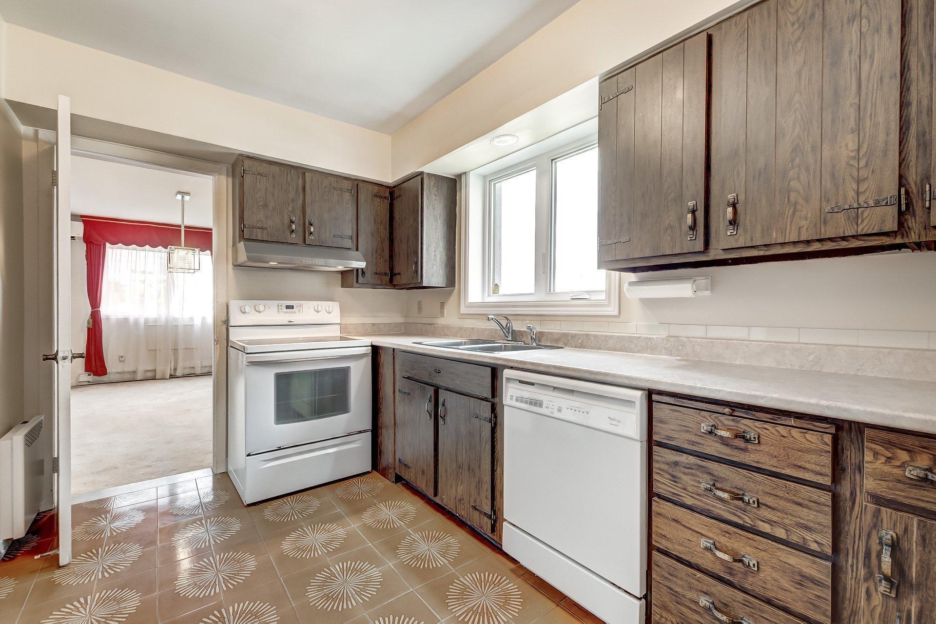 









3834


Ch. de la Côte-de-Liesse

,
Mont-Royal,




QC
H4N2P5

