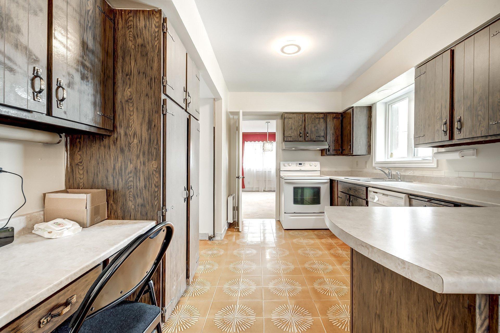 









3834


Ch. de la Côte-de-Liesse

,
Mont-Royal,




QC
H4N2P5

