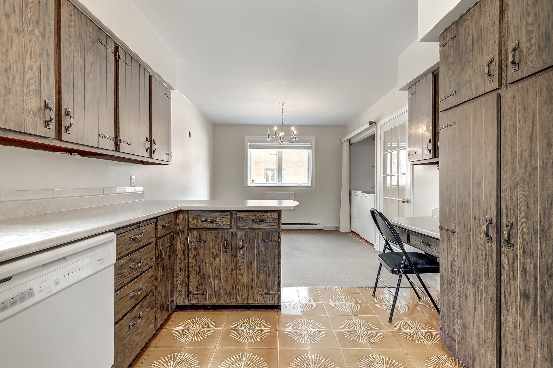 









3834


Ch. de la Côte-de-Liesse

,
Mont-Royal,




QC
H4N2P5

