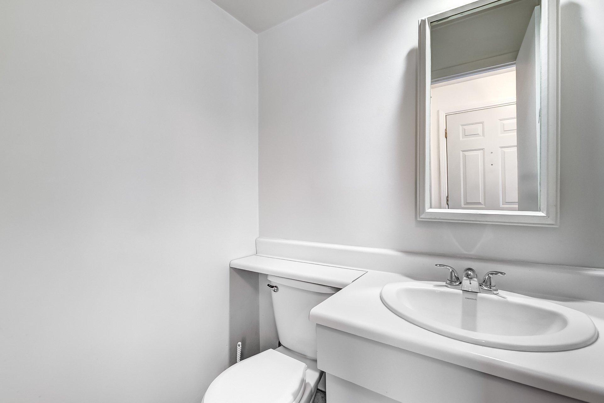 









3834


Ch. de la Côte-de-Liesse

,
Mont-Royal,




QC
H4N2P5

