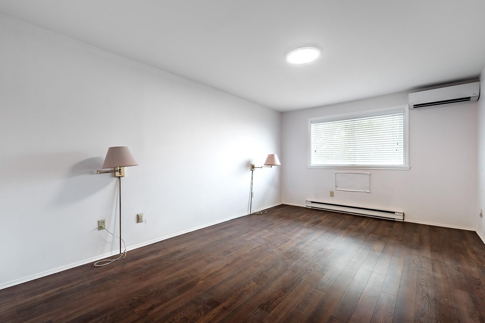 









3834


Ch. de la Côte-de-Liesse

,
Mont-Royal,




QC
H4N2P5

