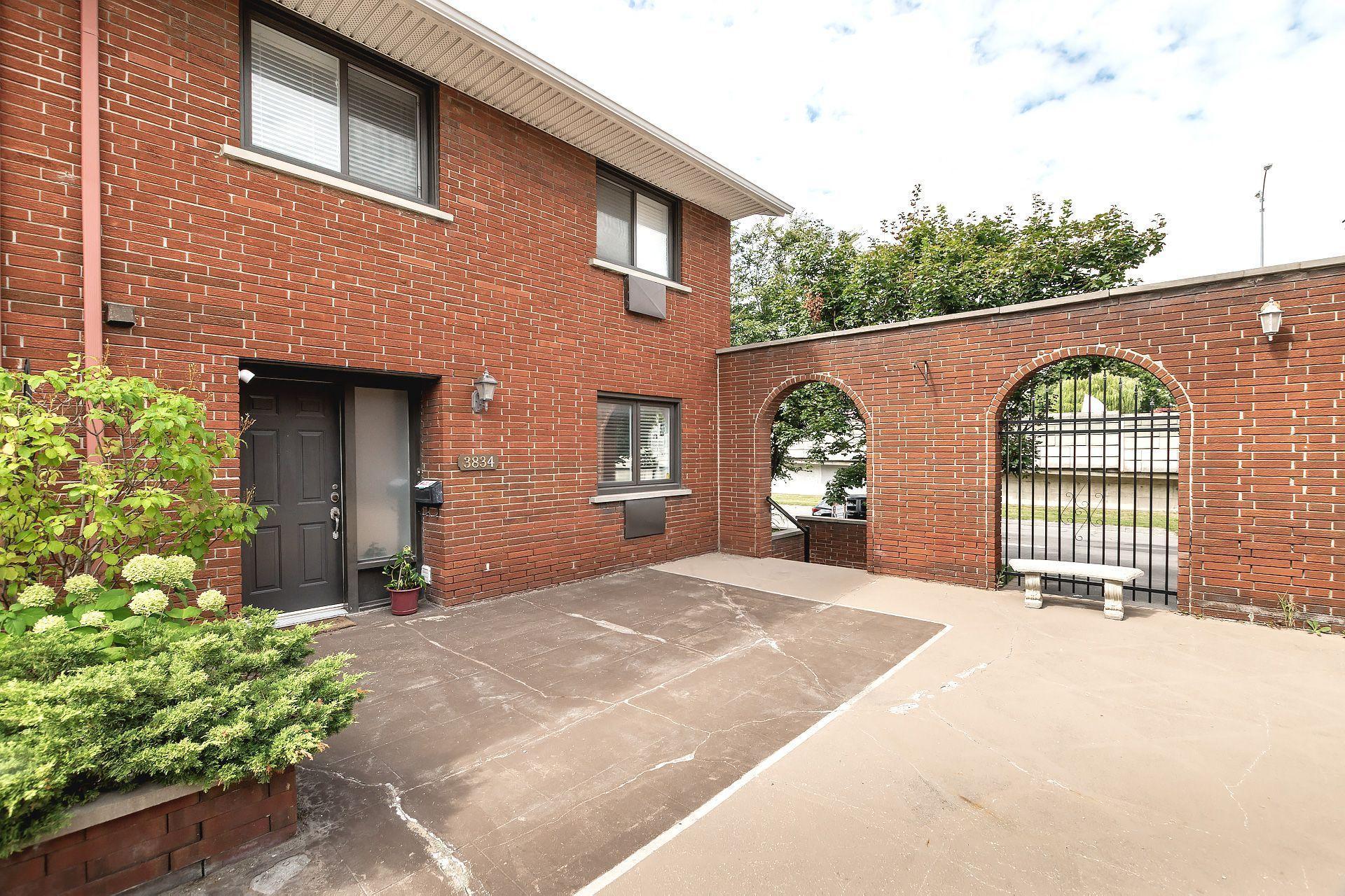 









3834


Ch. de la Côte-de-Liesse

,
Mont-Royal,




QC
H4N2P5

