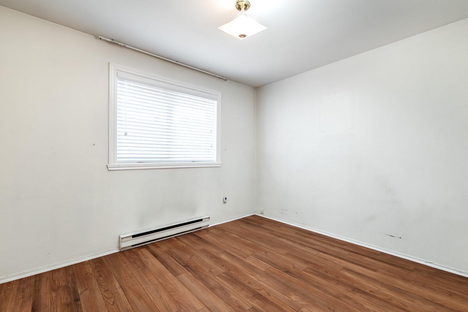 









3834


Ch. de la Côte-de-Liesse

,
Mont-Royal,




QC
H4N2P5

