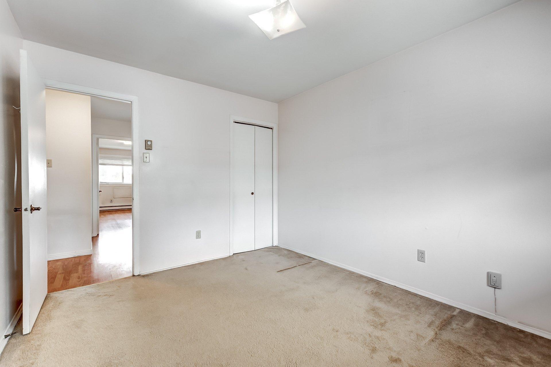 









3834


Ch. de la Côte-de-Liesse

,
Mont-Royal,




QC
H4N2P5

