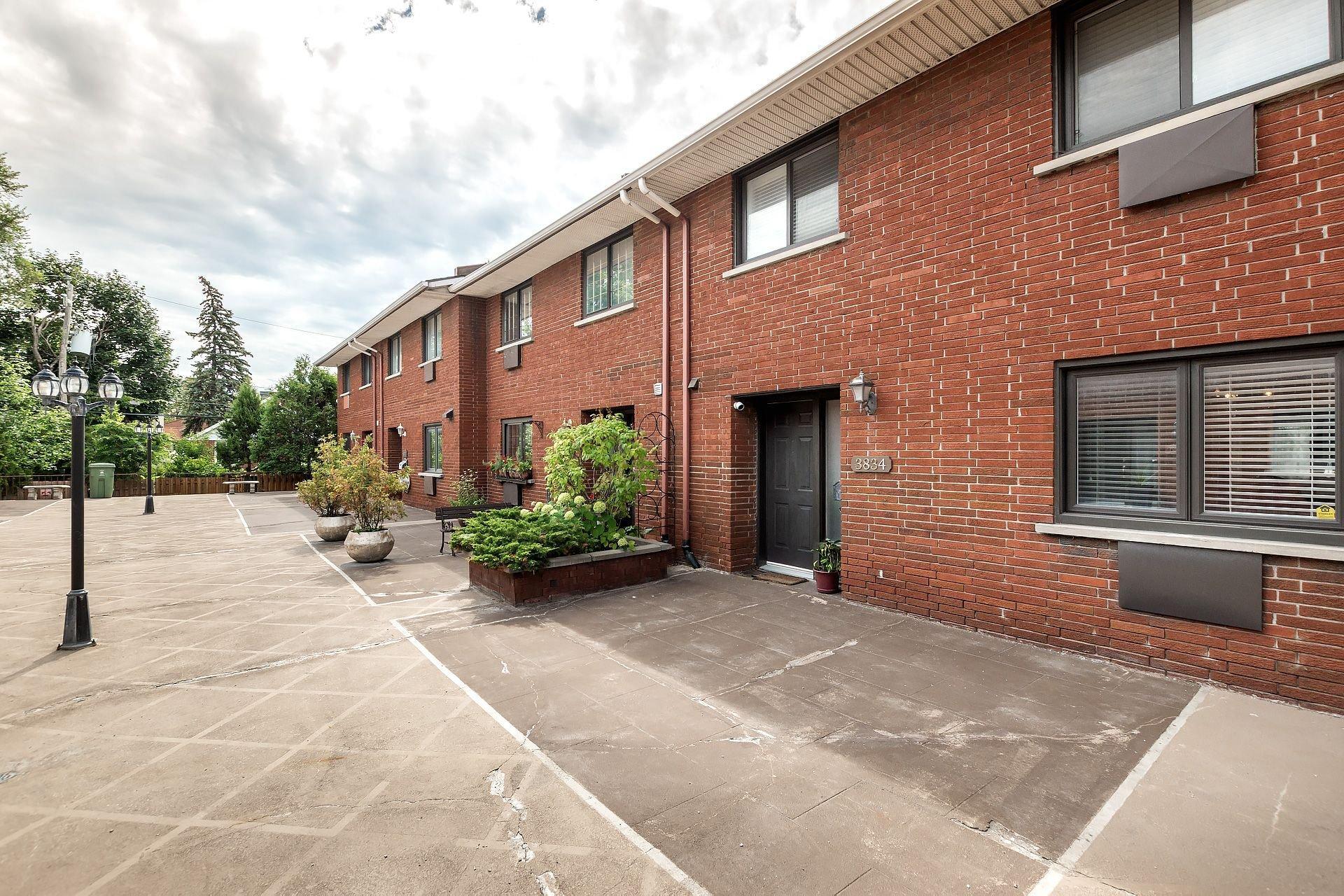 









3834


Ch. de la Côte-de-Liesse

,
Mont-Royal,




QC
H4N2P5

