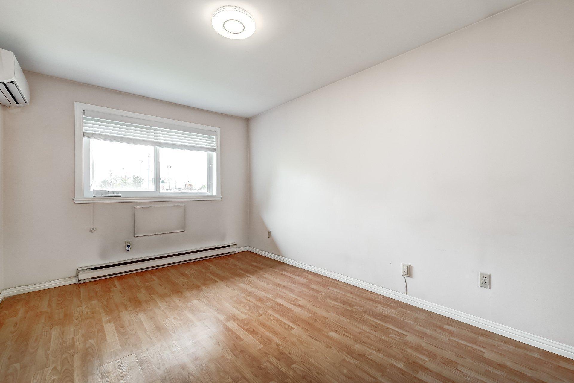 









3834


Ch. de la Côte-de-Liesse

,
Mont-Royal,




QC
H4N2P5

