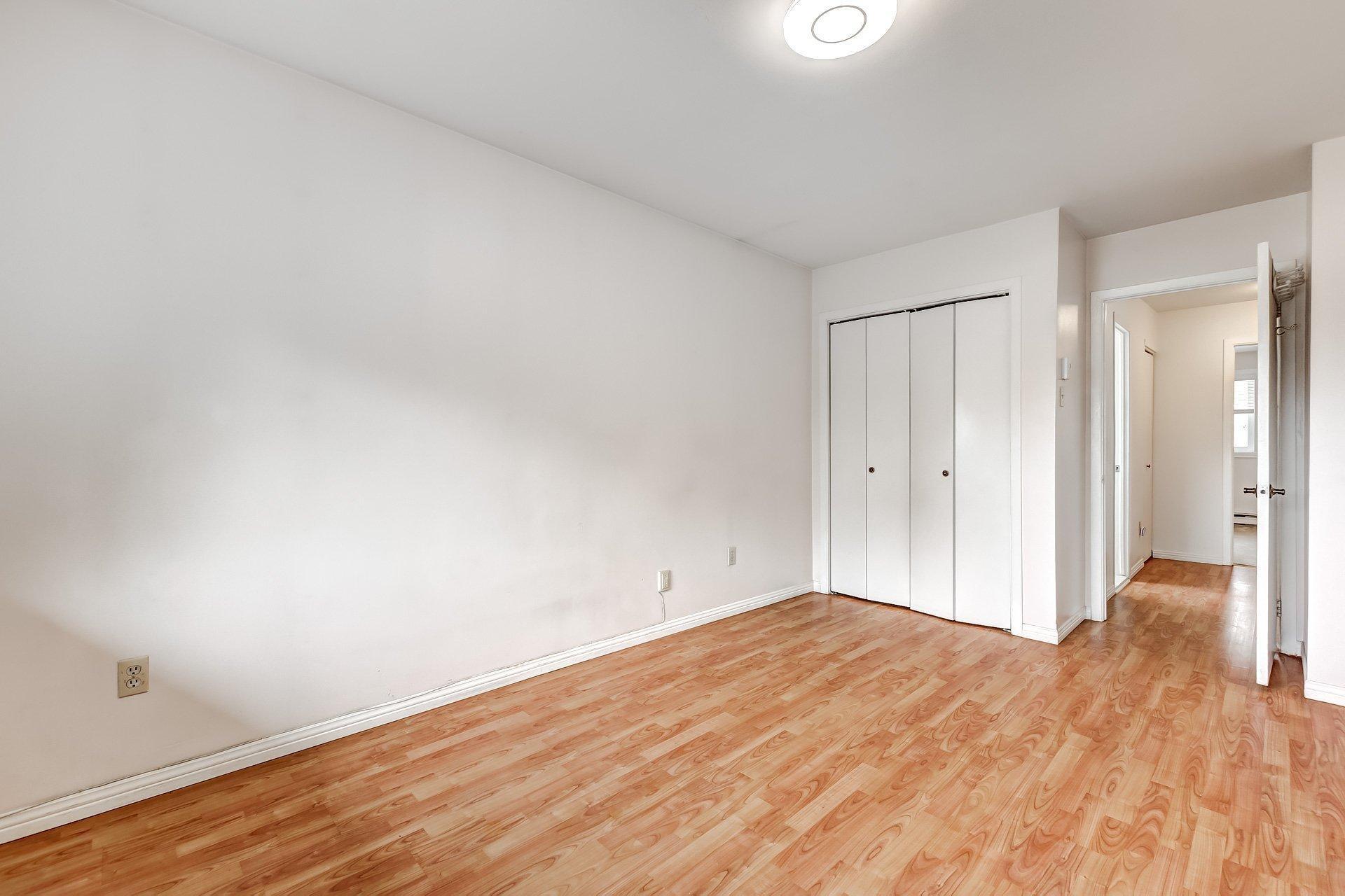 









3834


Ch. de la Côte-de-Liesse

,
Mont-Royal,




QC
H4N2P5

