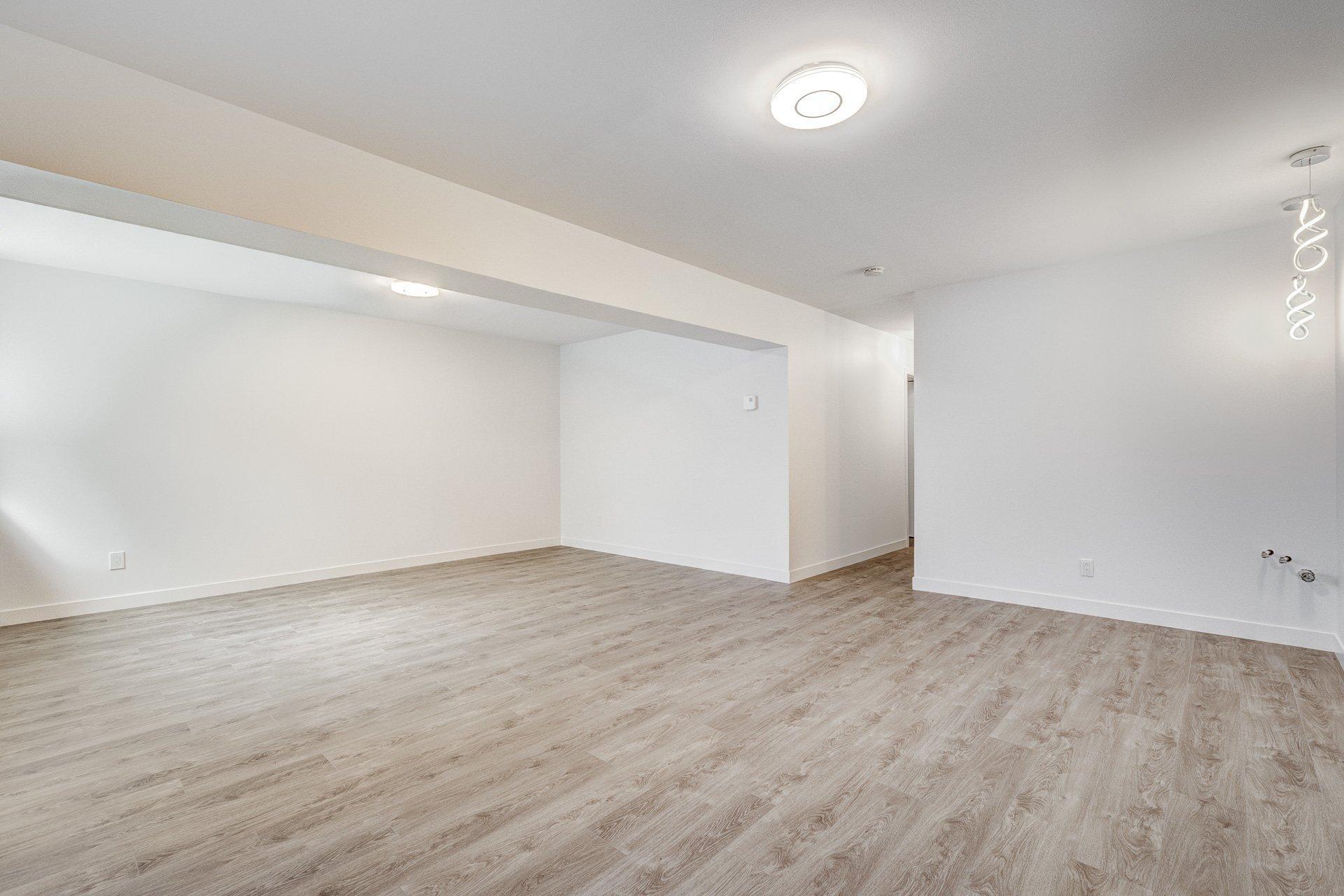 









3834


Ch. de la Côte-de-Liesse

,
Mont-Royal,




QC
H4N2P5

