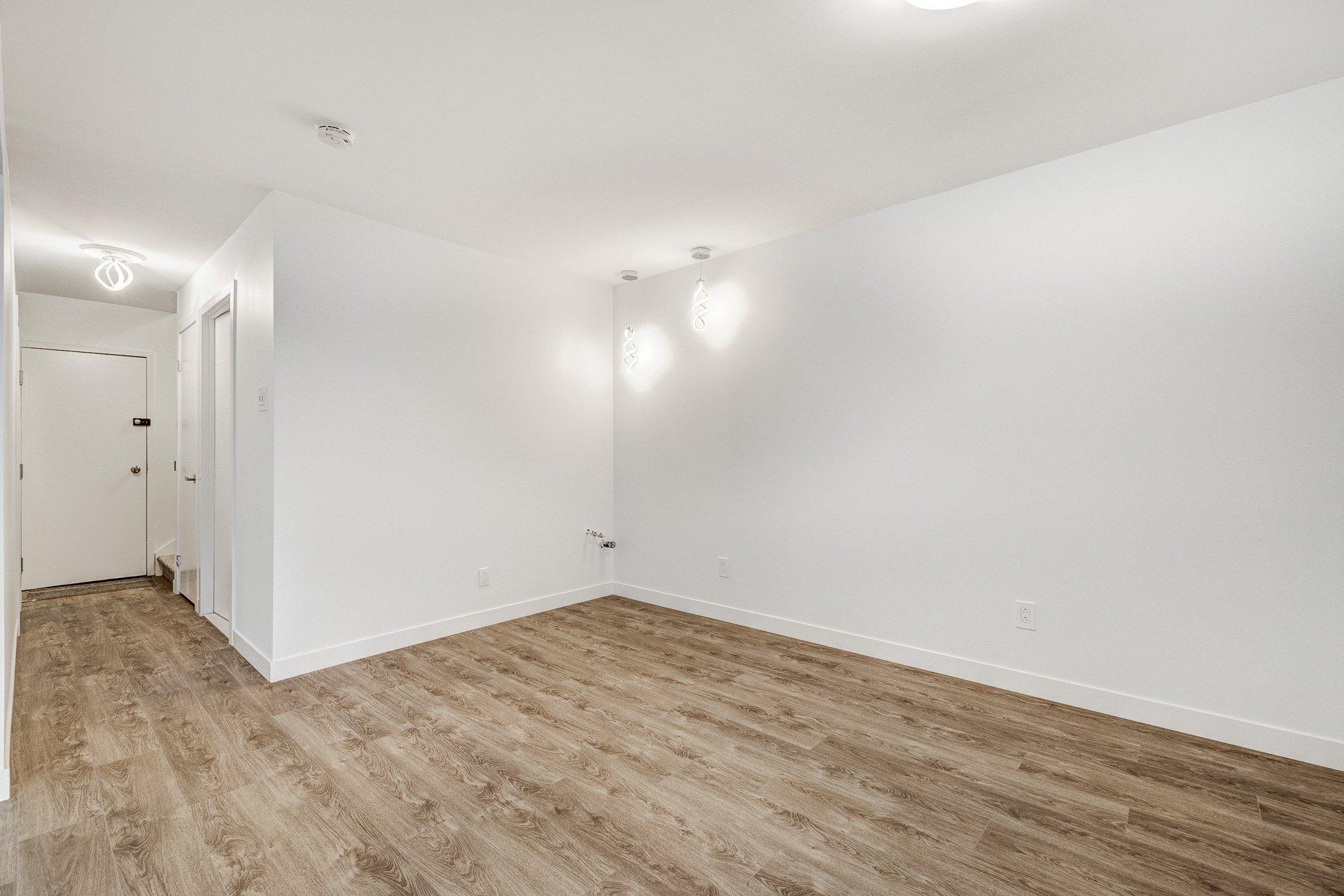 









3834


Ch. de la Côte-de-Liesse

,
Mont-Royal,




QC
H4N2P5

