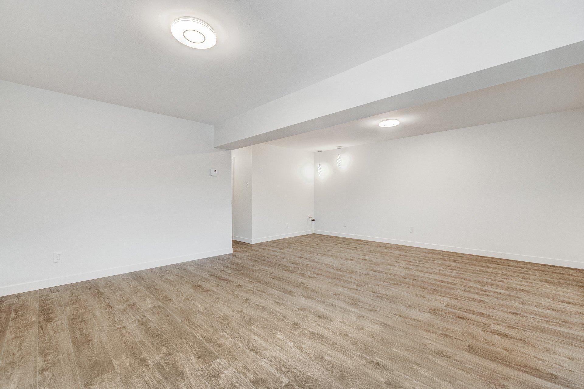 









3834


Ch. de la Côte-de-Liesse

,
Mont-Royal,




QC
H4N2P5

