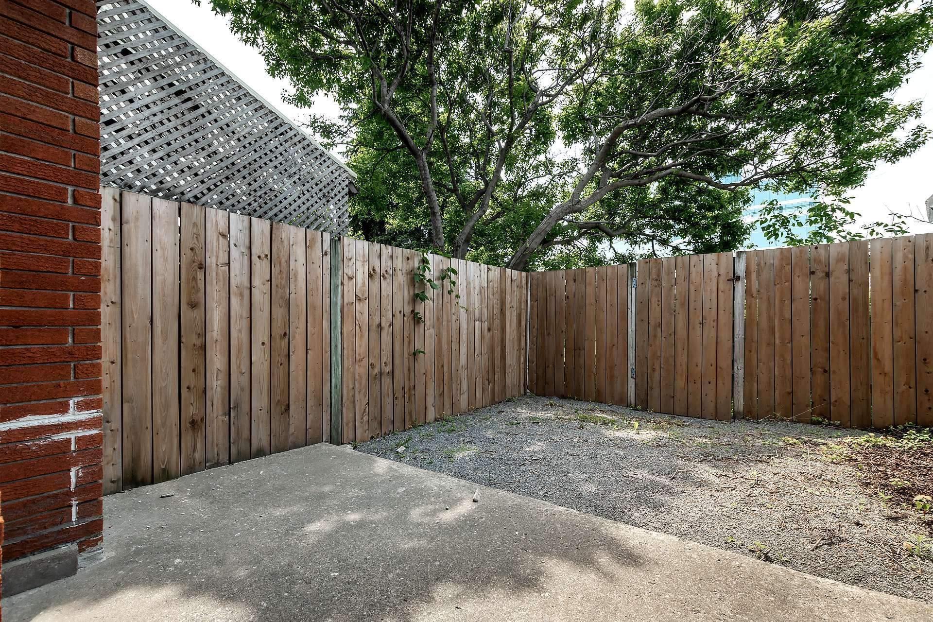 









3834


Ch. de la Côte-de-Liesse

,
Mont-Royal,




QC
H4N2P5

