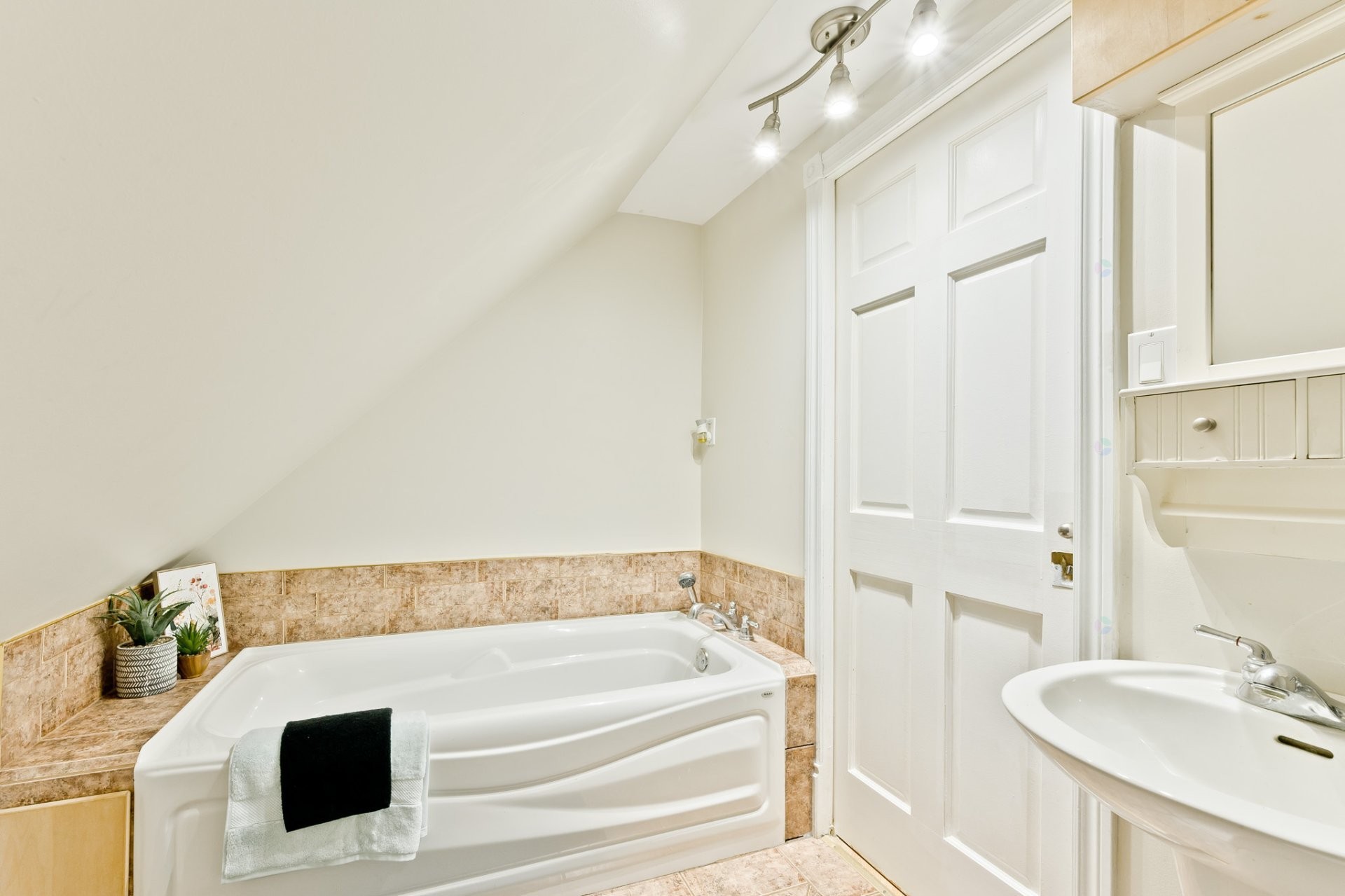 









45Z


Ch. Dubuc

,
Compton,







QC
J0B1L0

