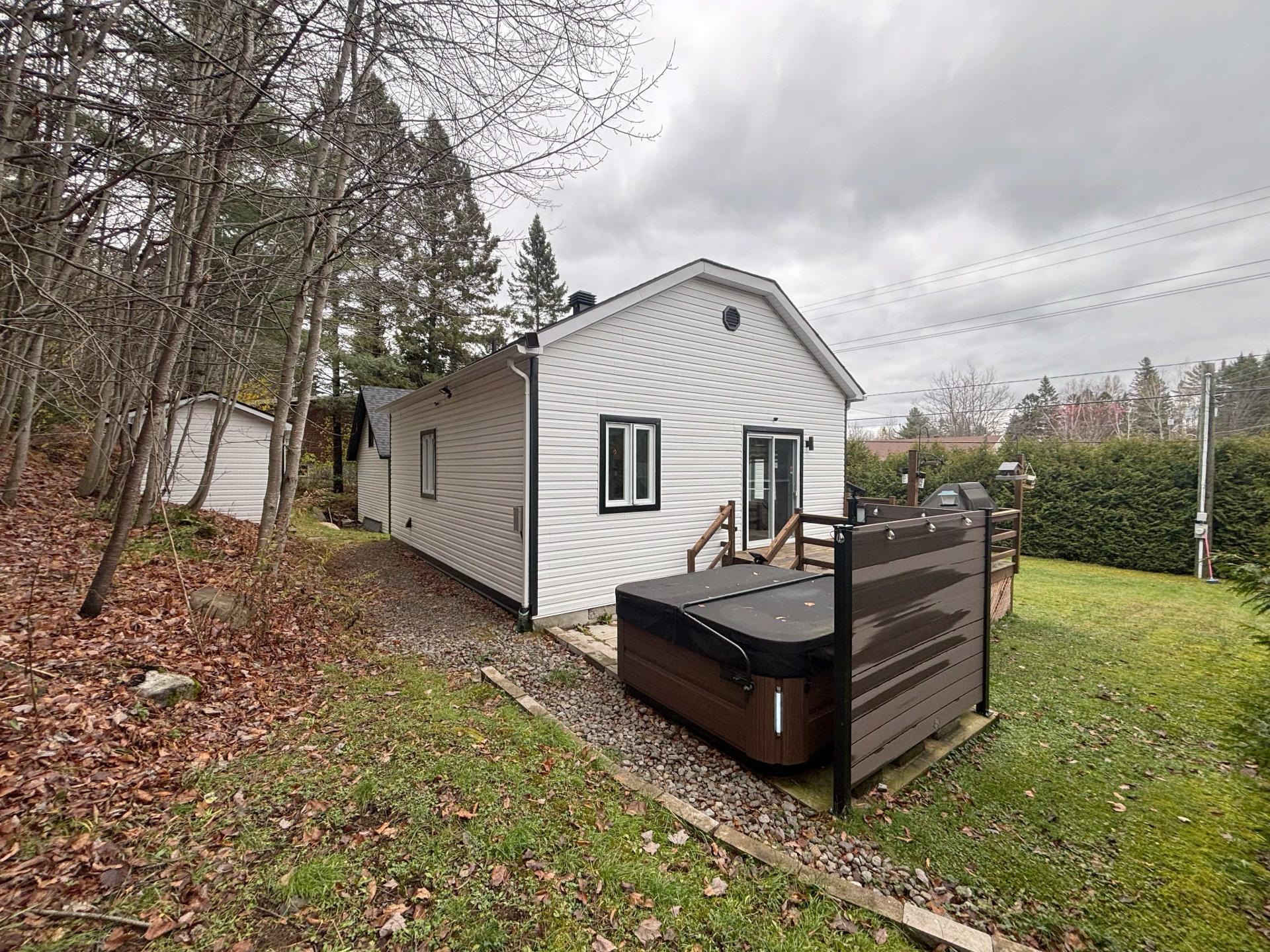 









831


Ch. de la Montagne

,
Sainte-Agathe-des-Monts,




QC
J8C0G4

