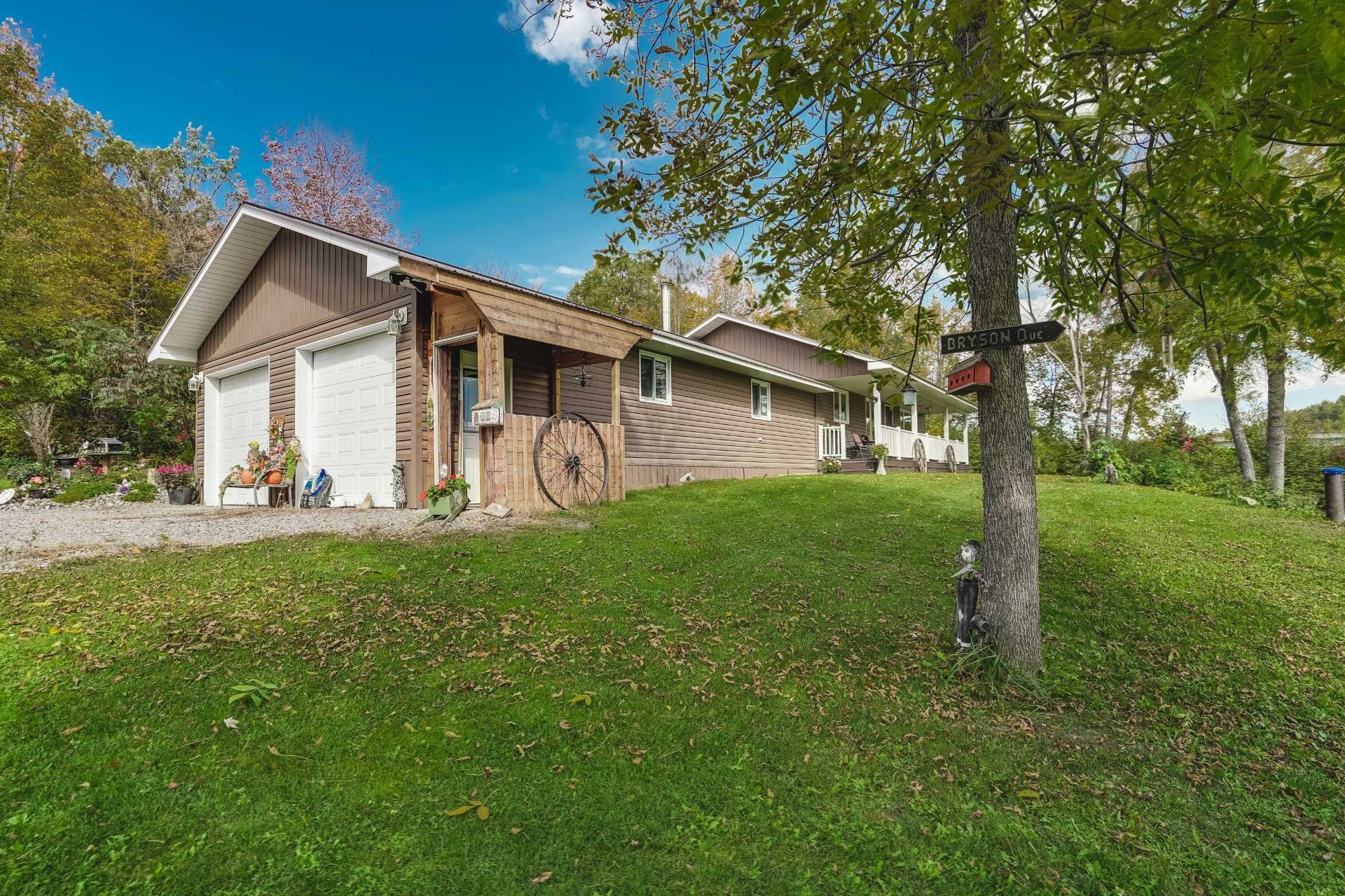 









106B


Ch. de la Montagne

,
L'Île-du-Grand-Calumet,




QC
J0X1J0

