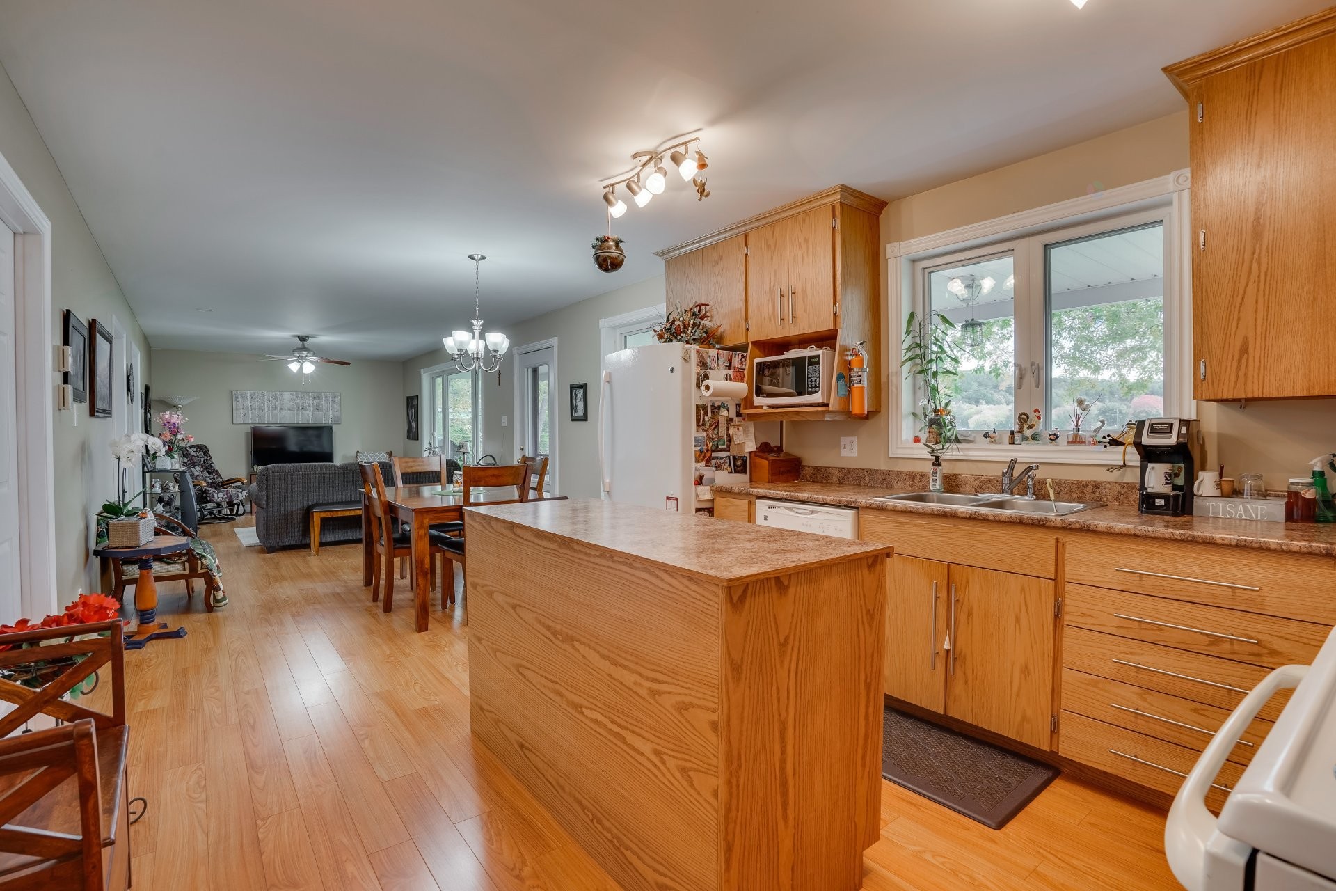 









106B


Ch. de la Montagne

,
L'Île-du-Grand-Calumet,




QC
J0X1J0

