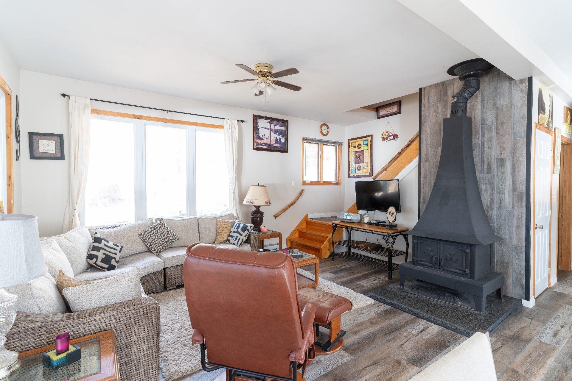 









54


Ch. Isok

,
Waltham,




QC
J0X1M0

