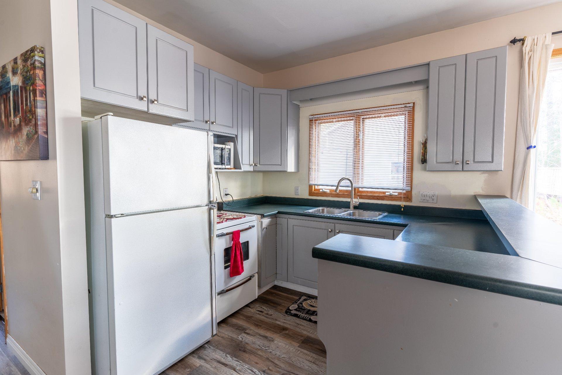 









54


Ch. Isok

,
Waltham,




QC
J0X1M0

