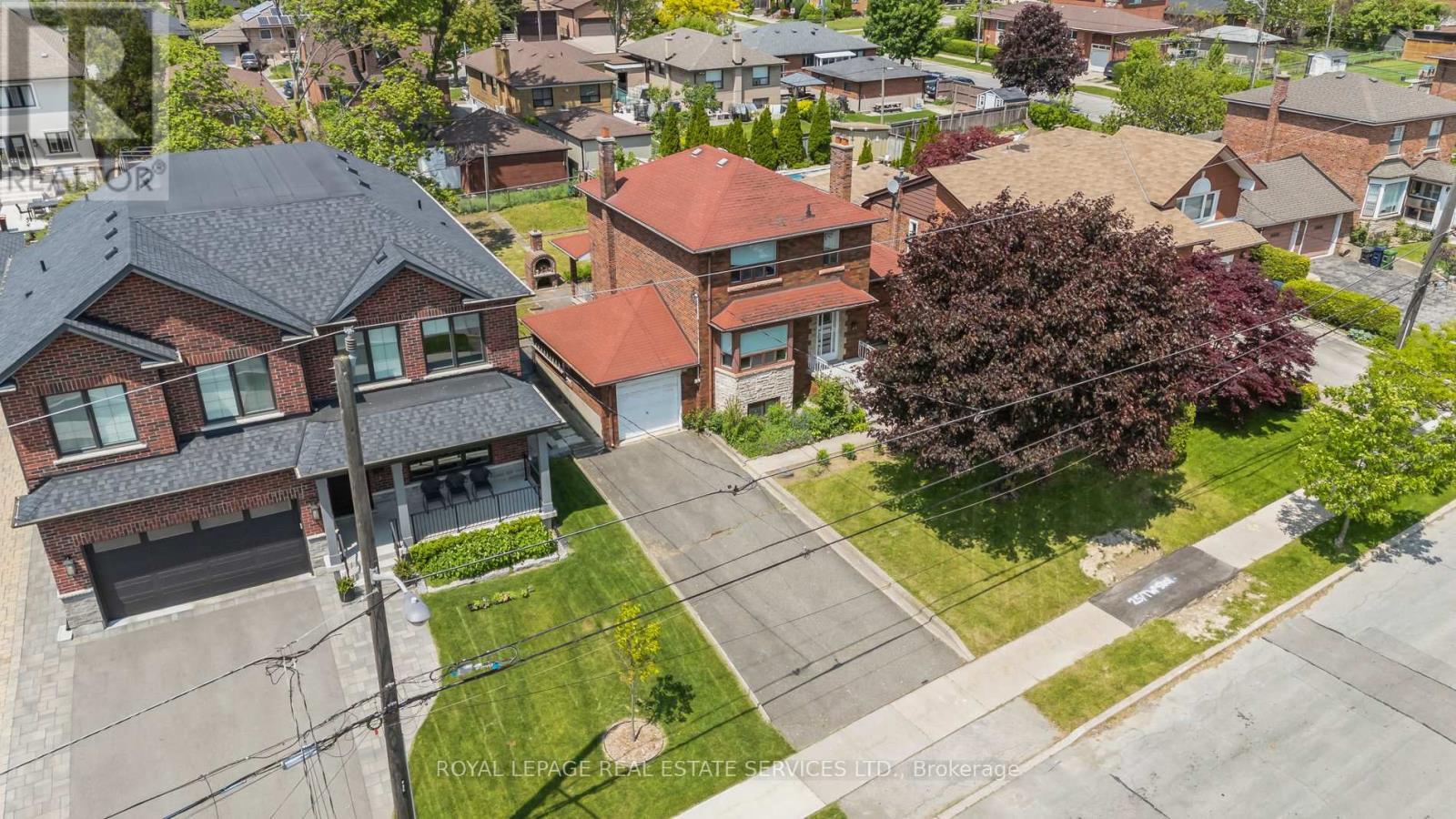 












28 CORNELIUS PARKWAY

,
Toronto,




Ontario
M6L2K3

