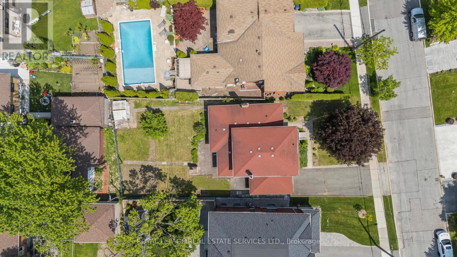 












28 CORNELIUS PARKWAY

,
Toronto,




Ontario
M6L2K3

