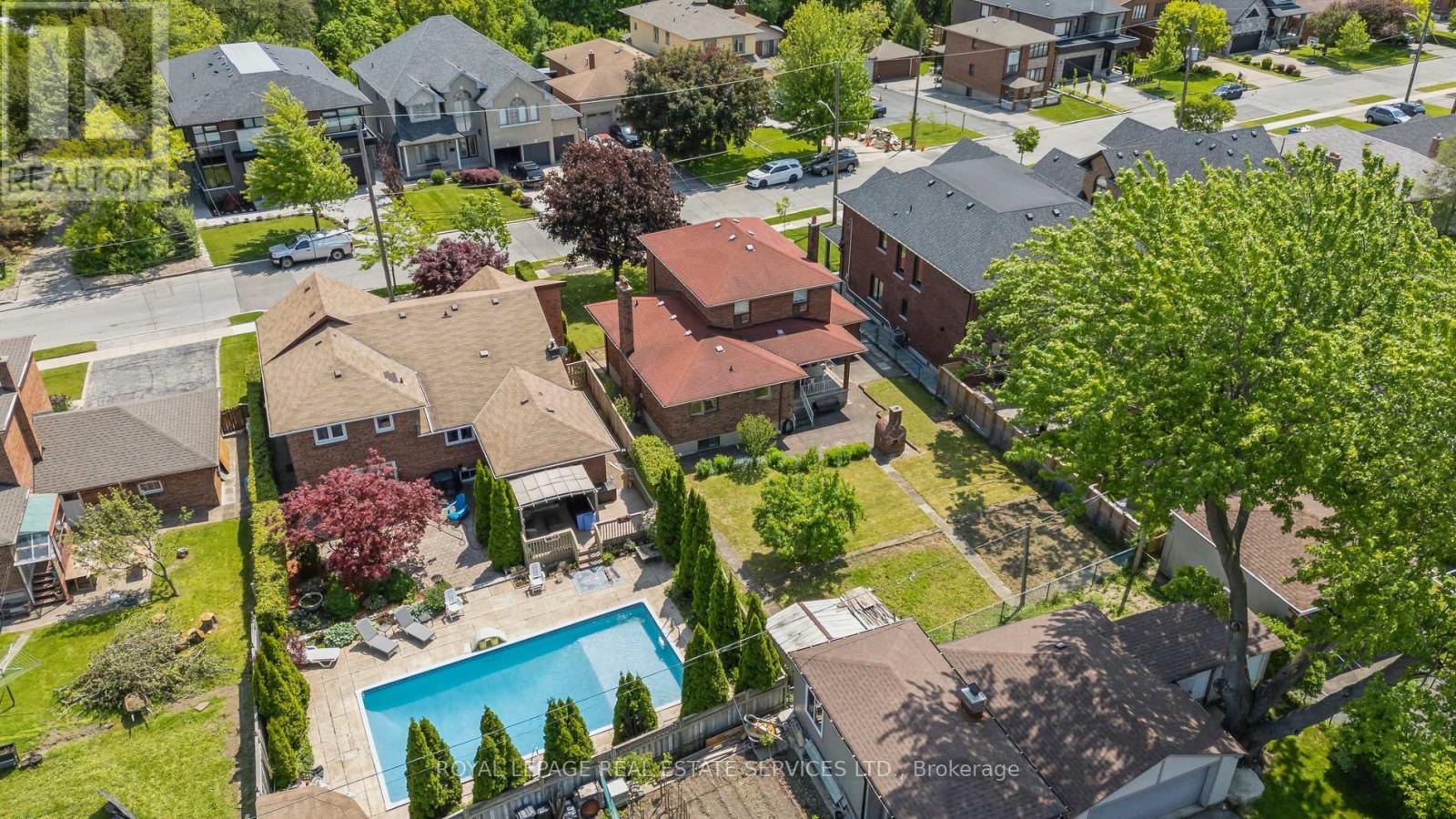 












28 CORNELIUS PARKWAY

,
Toronto,




Ontario
M6L2K3

