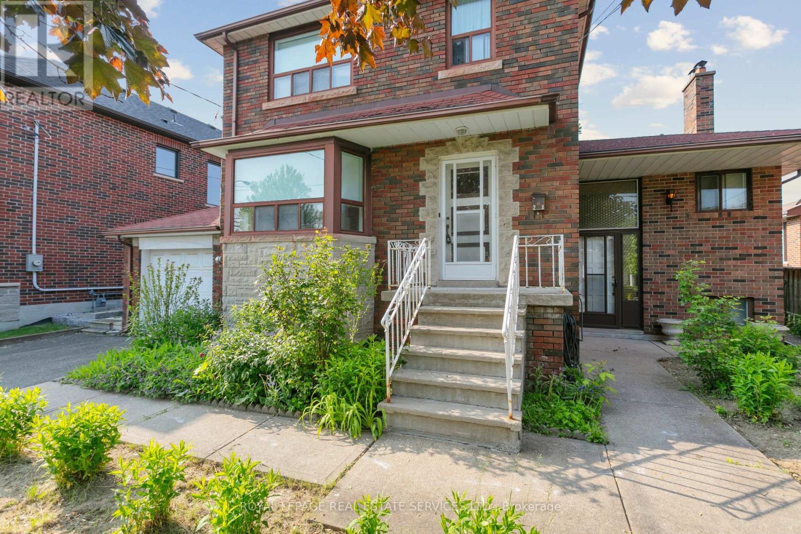 












28 CORNELIUS PARKWAY

,
Toronto,




Ontario
M6L2K3

