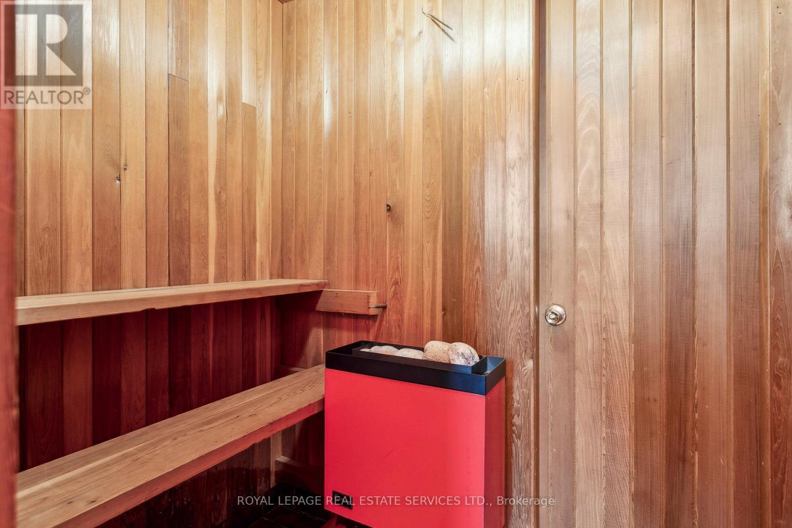 












28 CORNELIUS PARKWAY

,
Toronto,




Ontario
M6L2K3

