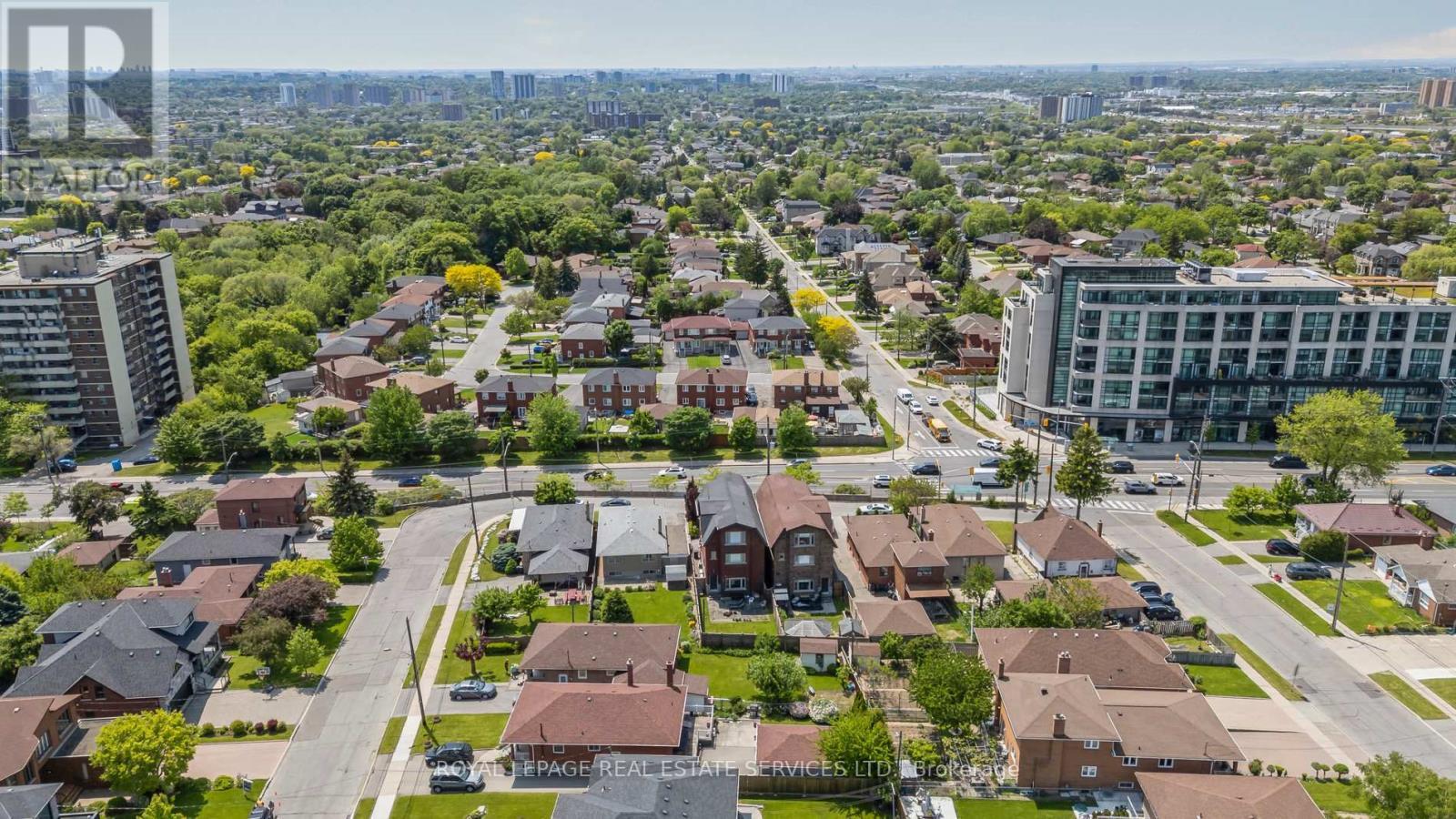 












28 CORNELIUS PARKWAY

,
Toronto,




Ontario
M6L2K3

