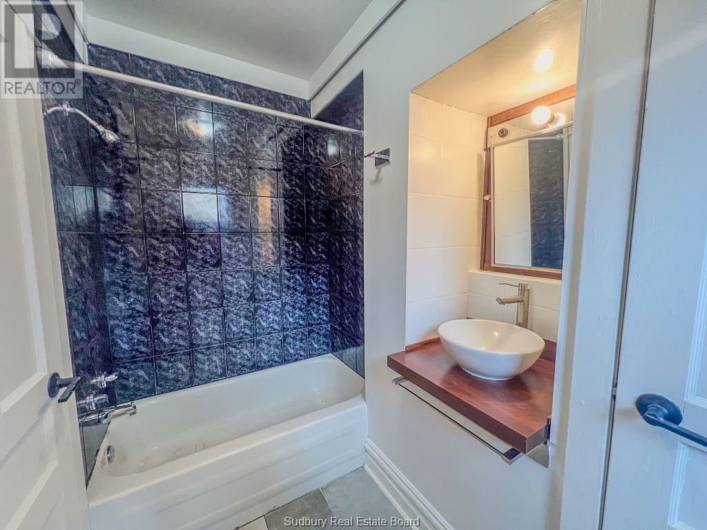 












295 Van Horne Street

,
Sudbury,




Ontario
P3B1J1

