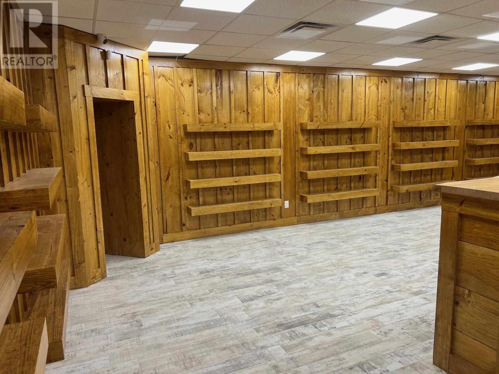 












17 Manitoba RD

,
Elliot Lake,




Ontario
P5A2A6

